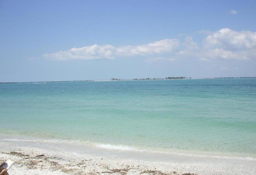 فندق Sea Shells Condominiums