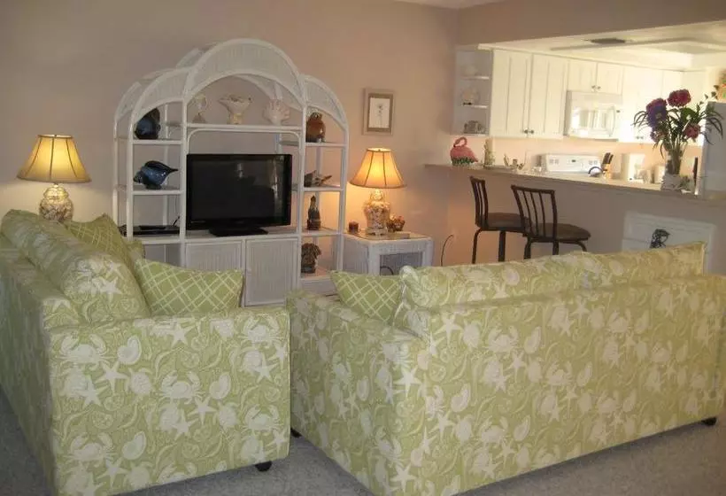 هتل Sea Shells Condominiums