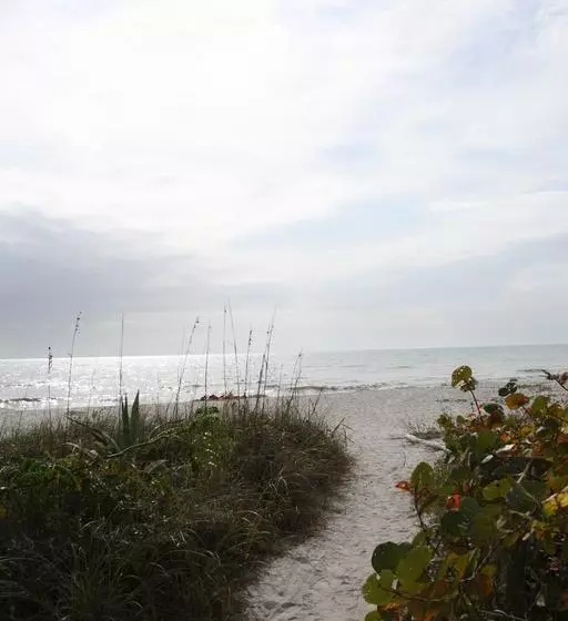 هتل Sea Shells Condominiums