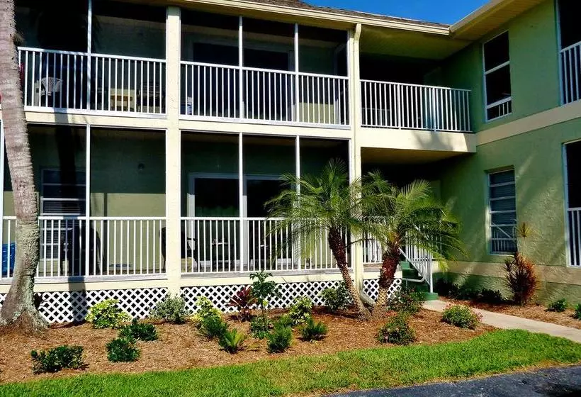 هتل Sea Shells Condominiums