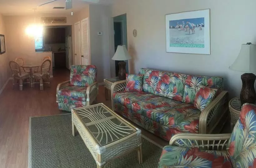 هتل Sea Shells Condominiums