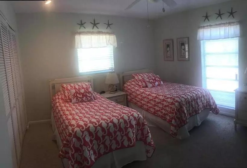 هتل Sea Shells Condominiums