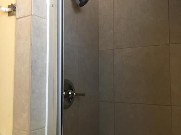 酒店 Sky Ranch Inn