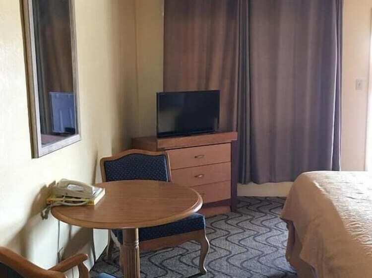 酒店 Sky Ranch Inn