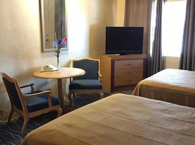 酒店 Sky Ranch Inn