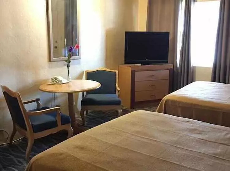 ホテル Sky Ranch Inn