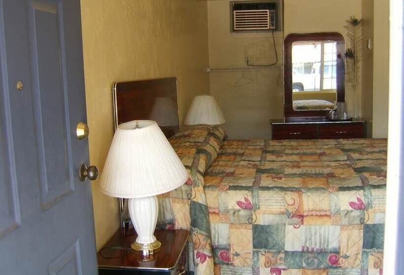 酒店 Sky Ranch Inn