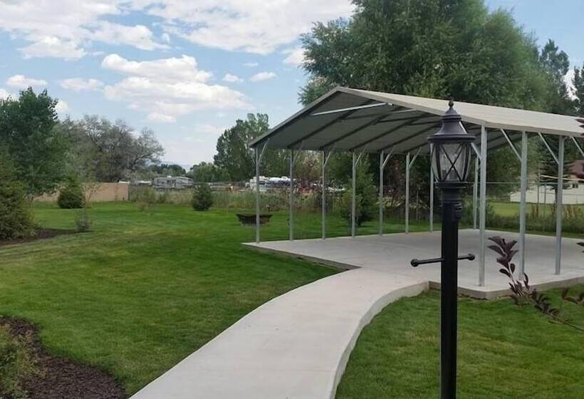 فندق Stone Hollow