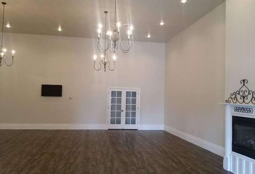 فندق Stone Hollow