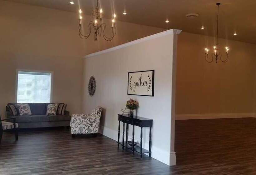 فندق Stone Hollow