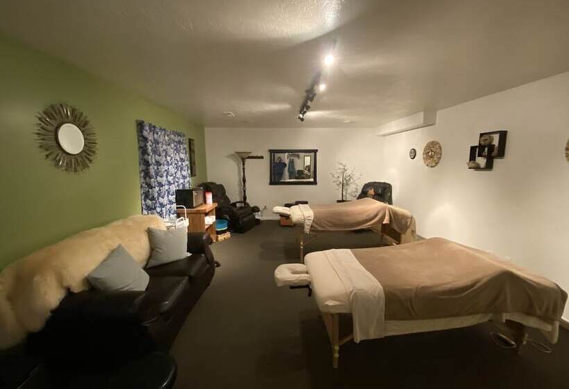 فندق Stone Hollow