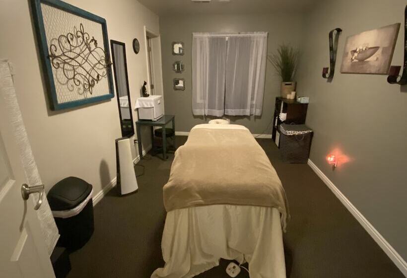 فندق Stone Hollow