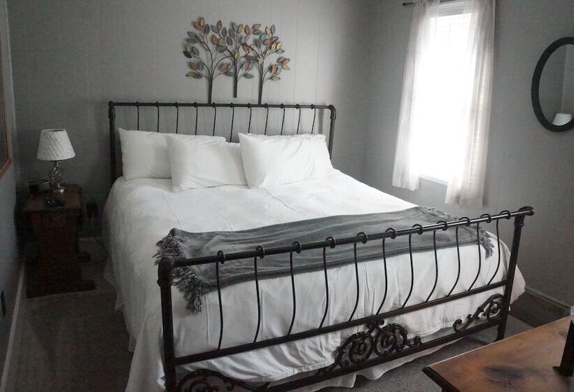 Отель The Frogtown Inn