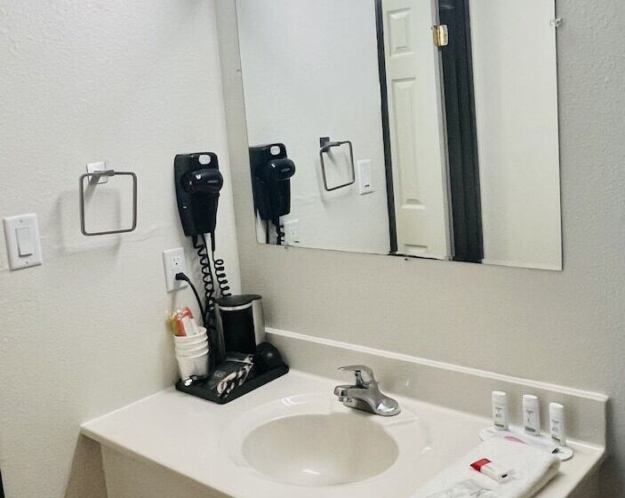 فندق Travelodge By Wyndham Wall