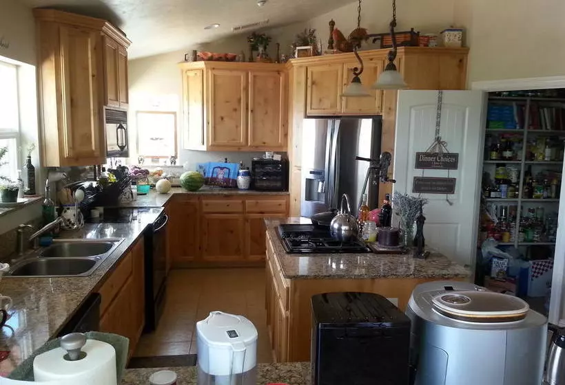 هتل Yosemite Sierra View Bed & Breakfast