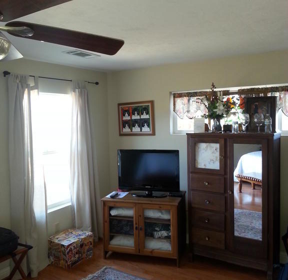 Отель Yosemite Sierra View Bed & Breakfast