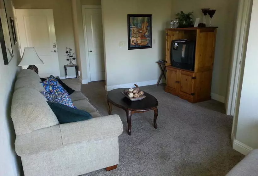 هتل Yosemite Sierra View Bed & Breakfast