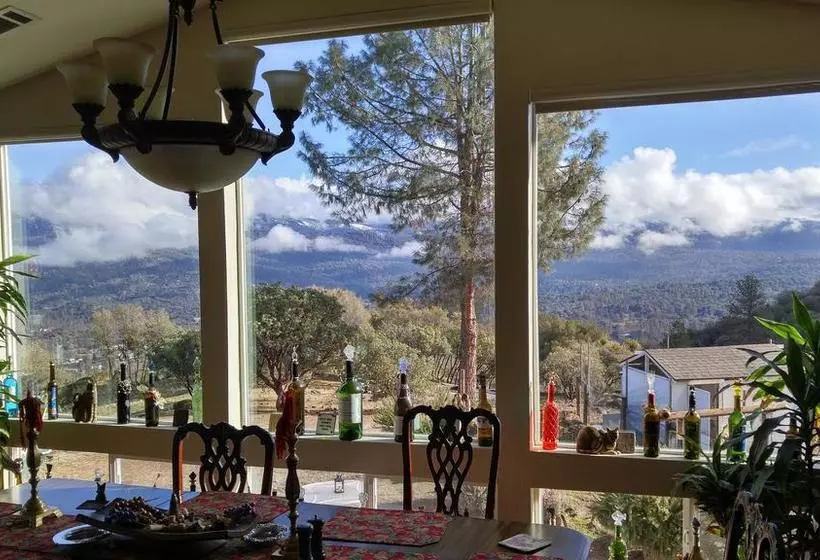 هتل Yosemite Sierra View Bed & Breakfast