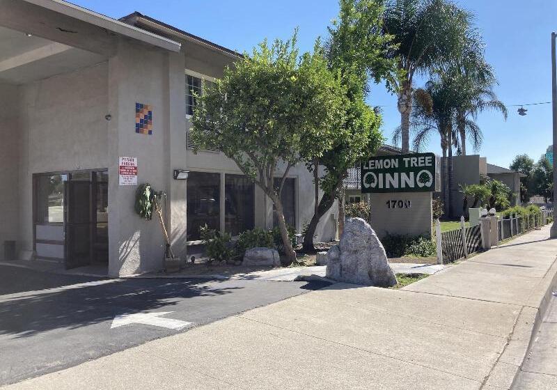 בית מלון כפרי Travelodge By Wyndham Fairplex Pomona