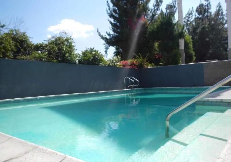 בית מלון כפרי Travelodge By Wyndham Fairplex Pomona