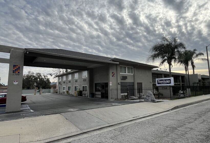 בית מלון כפרי Travelodge By Wyndham Fairplex Pomona