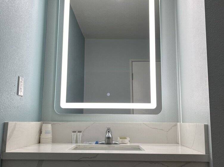 בית מלון כפרי Travelodge By Wyndham Fairplex Pomona