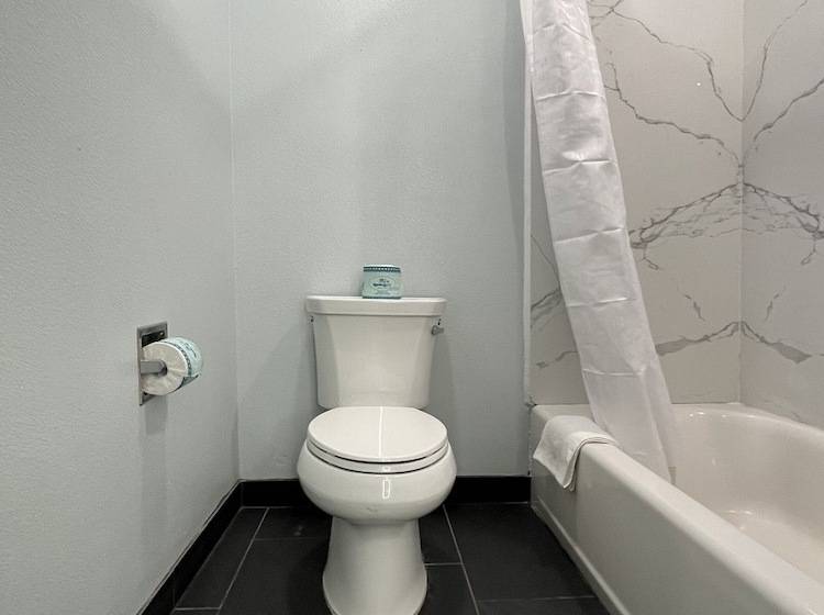 בית מלון כפרי Travelodge By Wyndham Fairplex Pomona