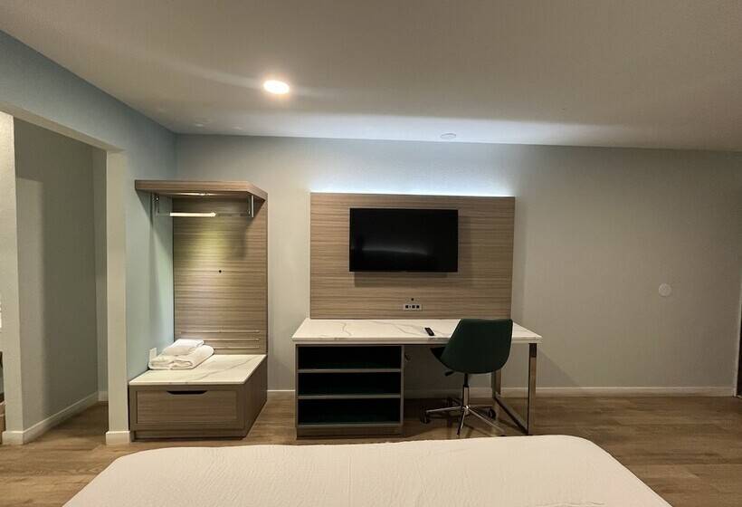 בית מלון כפרי Travelodge By Wyndham Fairplex Pomona