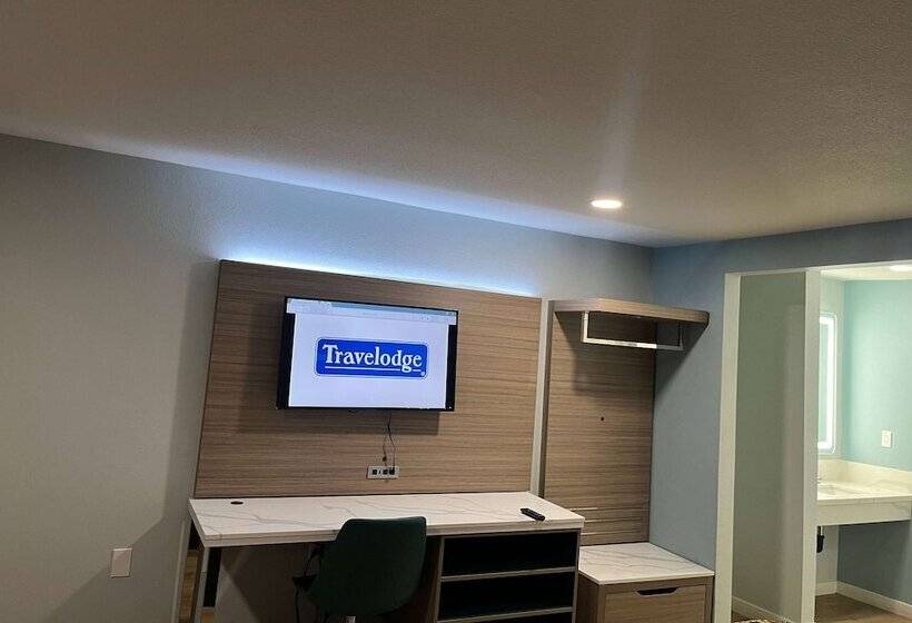 בית מלון כפרי Travelodge By Wyndham Fairplex Pomona