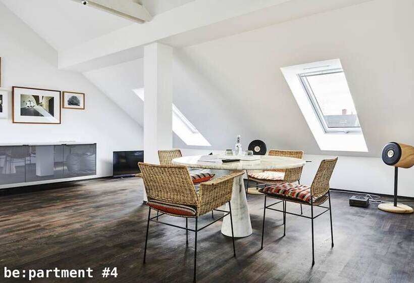 No Shoes Hotel And Green Bar