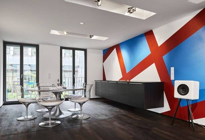 No Shoes Hotel And Green Bar