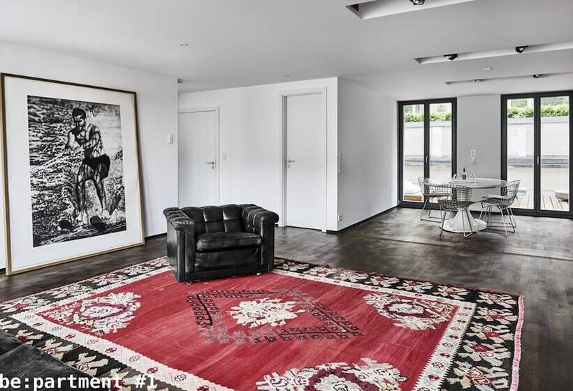 No Shoes Hotel And Green Bar