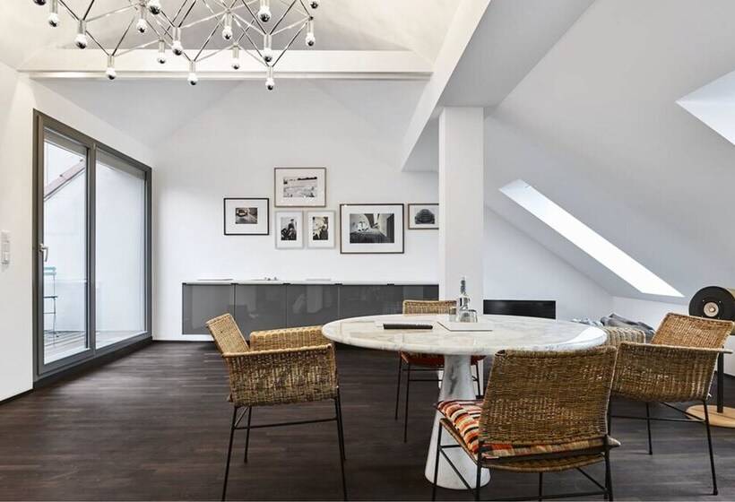 No Shoes Hotel And Green Bar