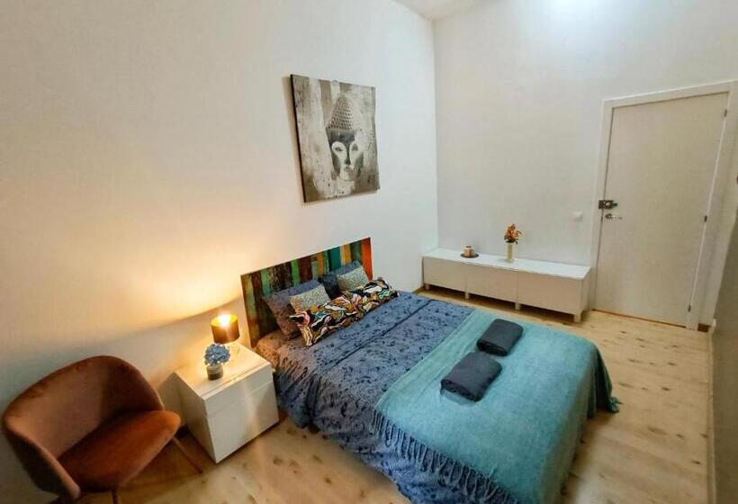 هاستل By Born Rooms