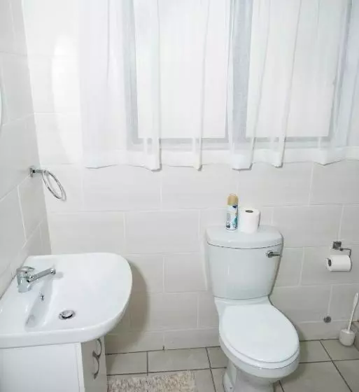 ベッドアンドブレックファースト Faces Guesthouse La Provance