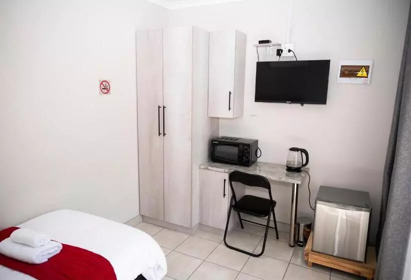 ベッドアンドブレックファースト Faces Guesthouse La Provance