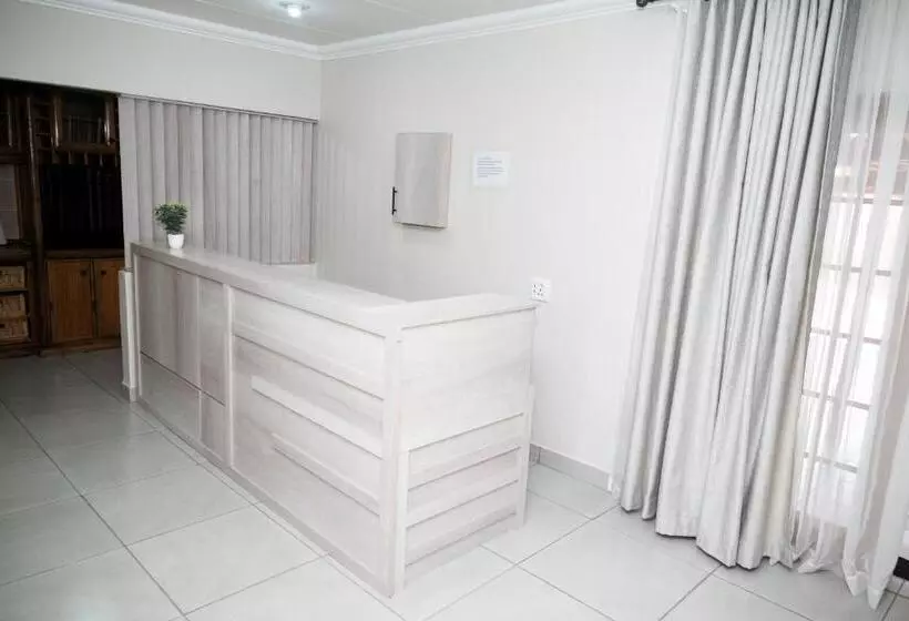 ベッドアンドブレックファースト Faces Guesthouse La Provance