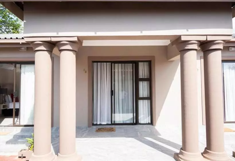 ベッドアンドブレックファースト Faces Guesthouse La Provance