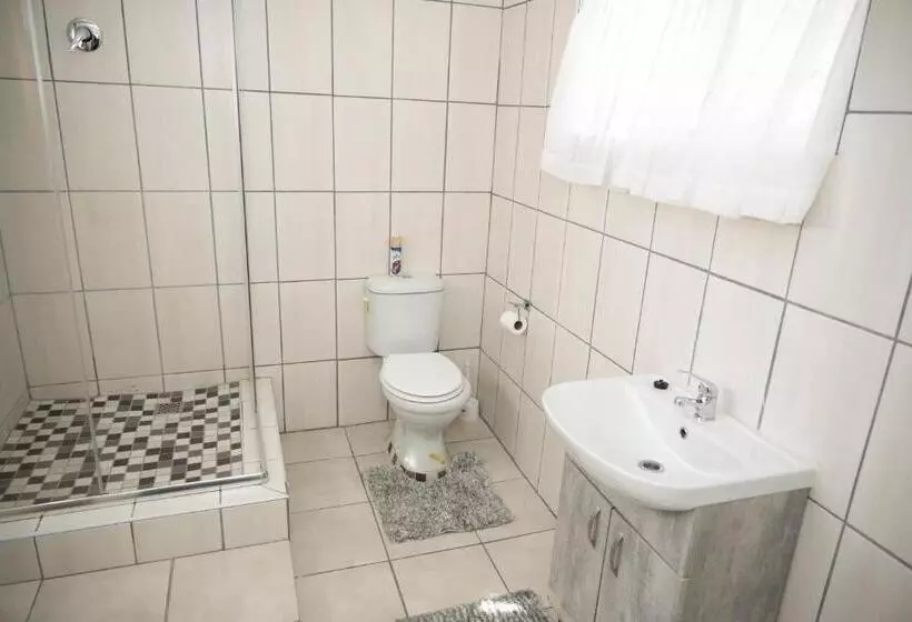 ベッドアンドブレックファースト Faces Guesthouse La Provance