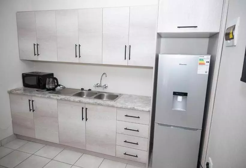 ベッドアンドブレックファースト Faces Guesthouse La Provance