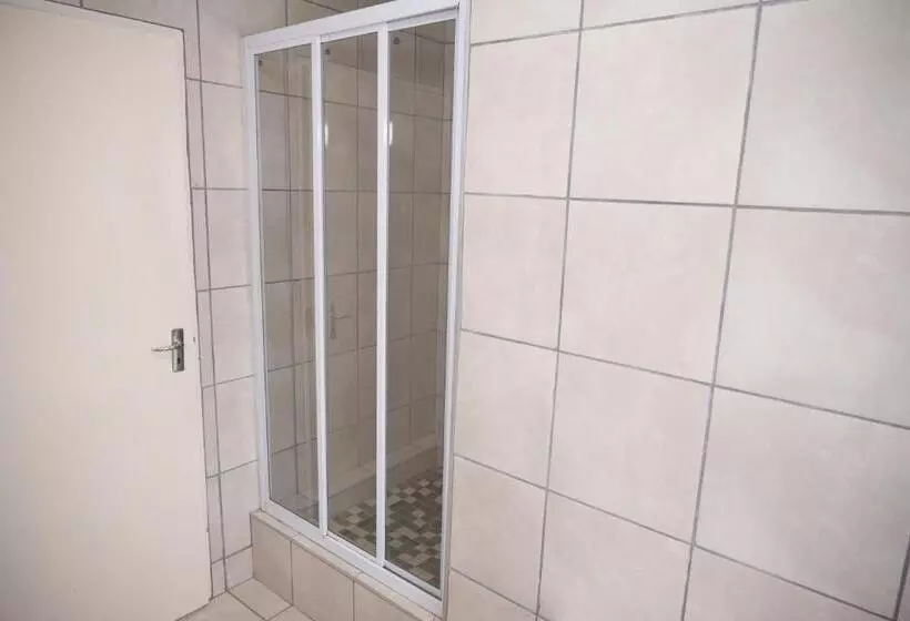 ベッドアンドブレックファースト Faces Guesthouse La Provance