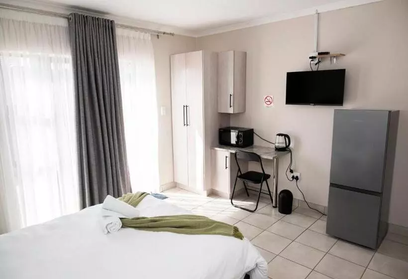 ベッドアンドブレックファースト Faces Guesthouse La Provance