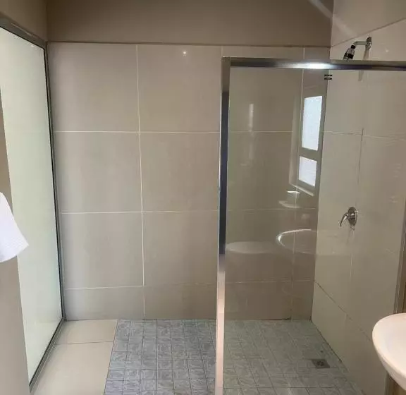 تختخواب و صبحانه Ondangwa Rest Camp