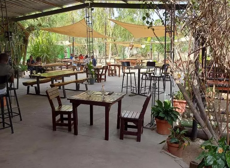 تختخواب و صبحانه Ondangwa Rest Camp