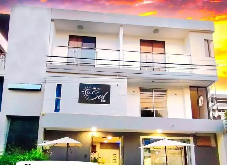 ホテル El Sol Inn