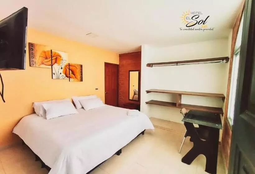 ホテル El Sol Inn