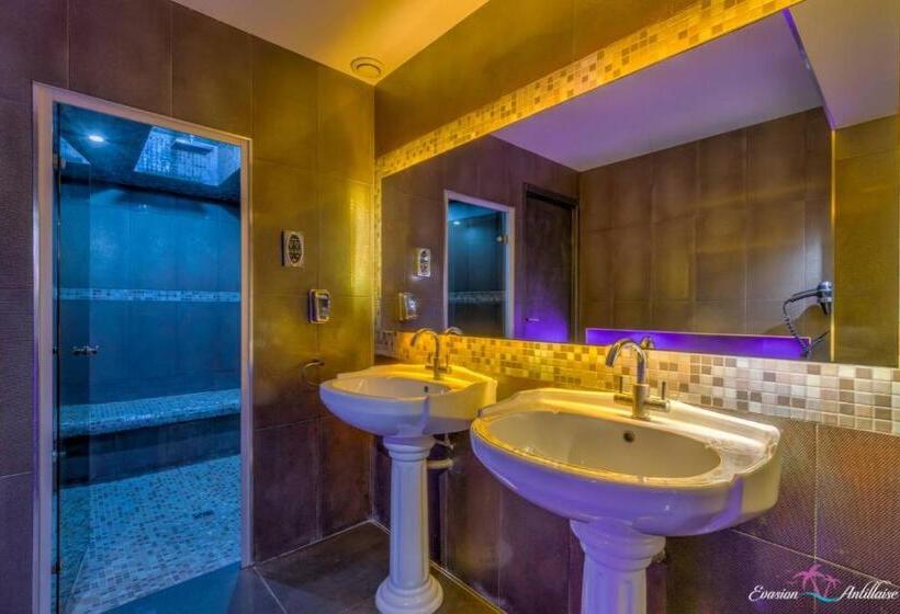 هتل Evasion Antillaise