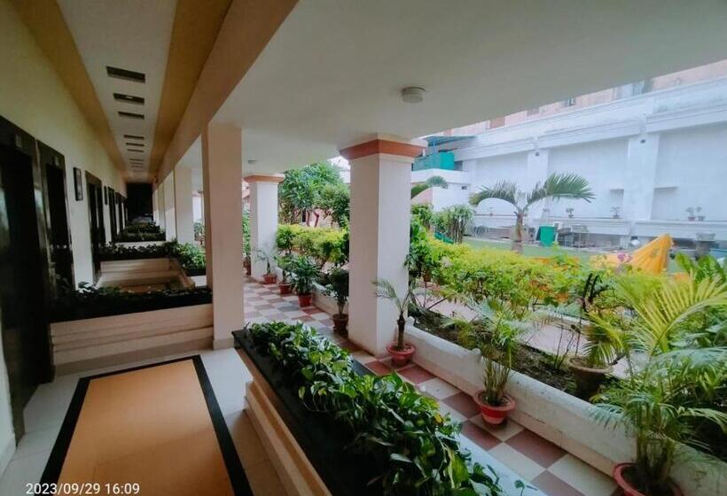 בית מלון כפרי Gajapati Resort