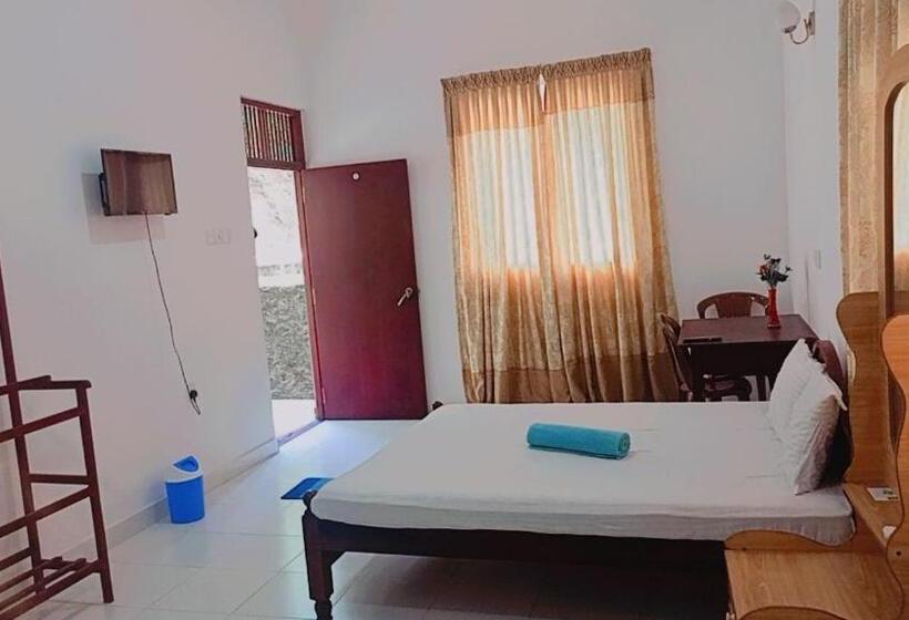 호텔 Yameena Holiday Inn Kanneliya