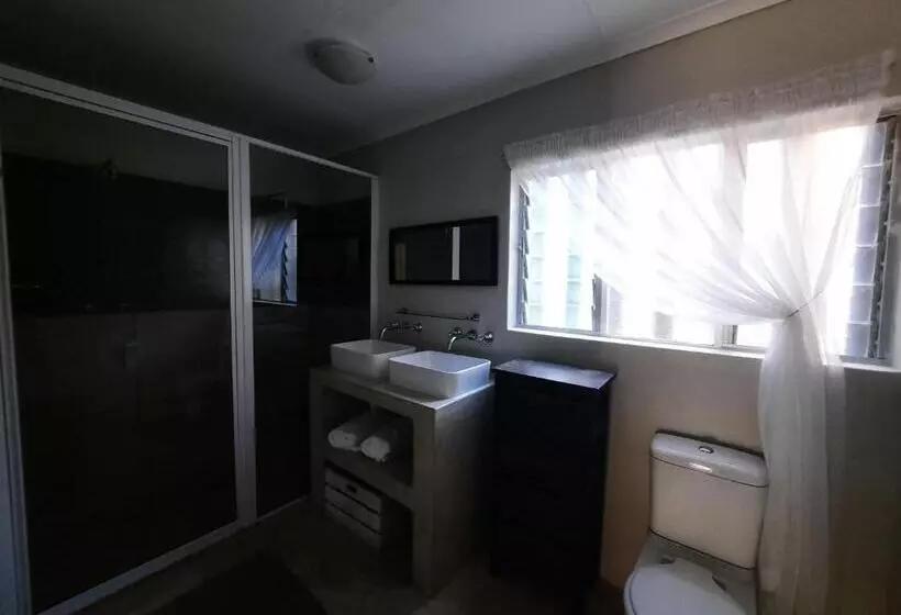 پانسیون Leadwood Lodge